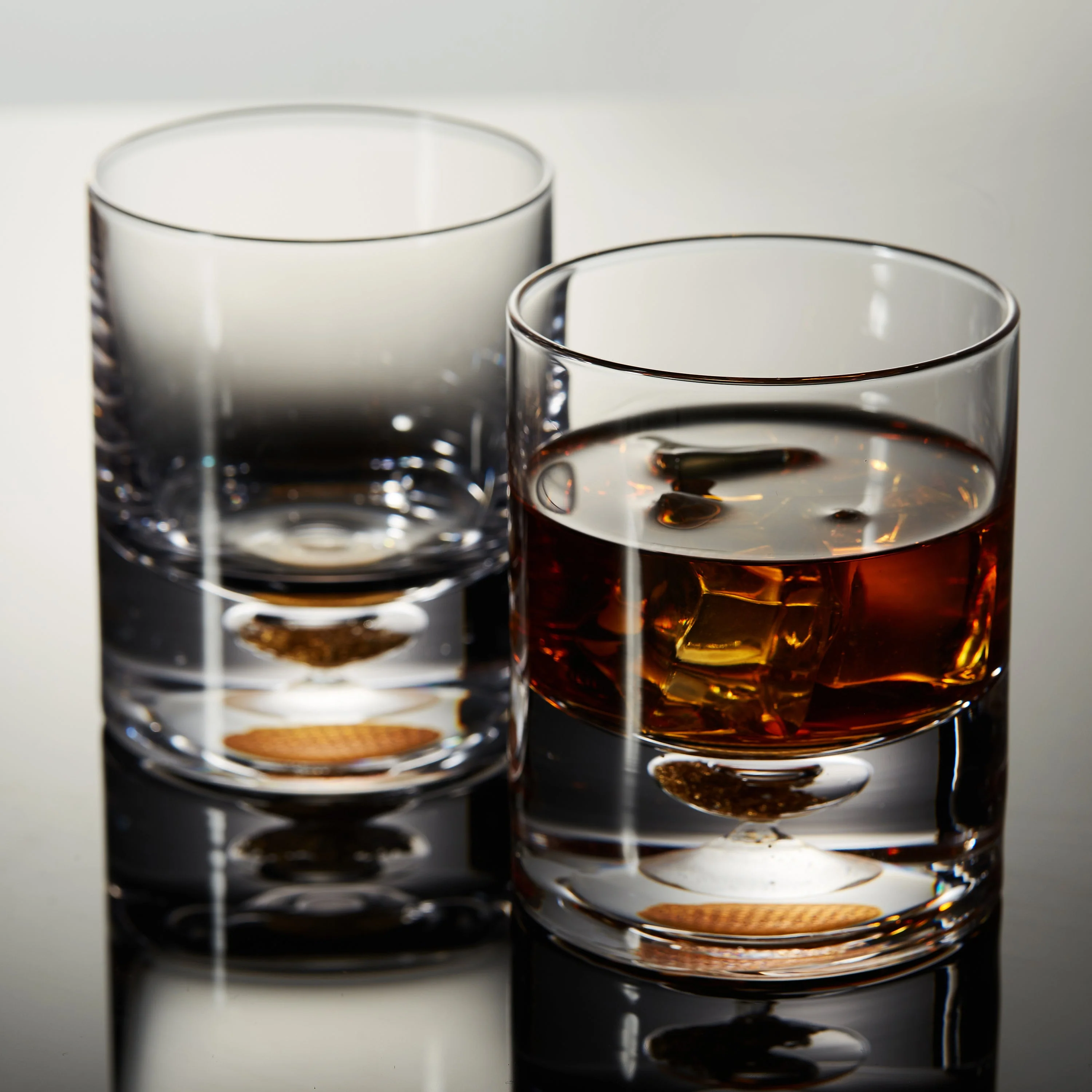 Berkware Lowball Whiskey Glasses with Unique Embedded Gold tone Flake Design - Image 6