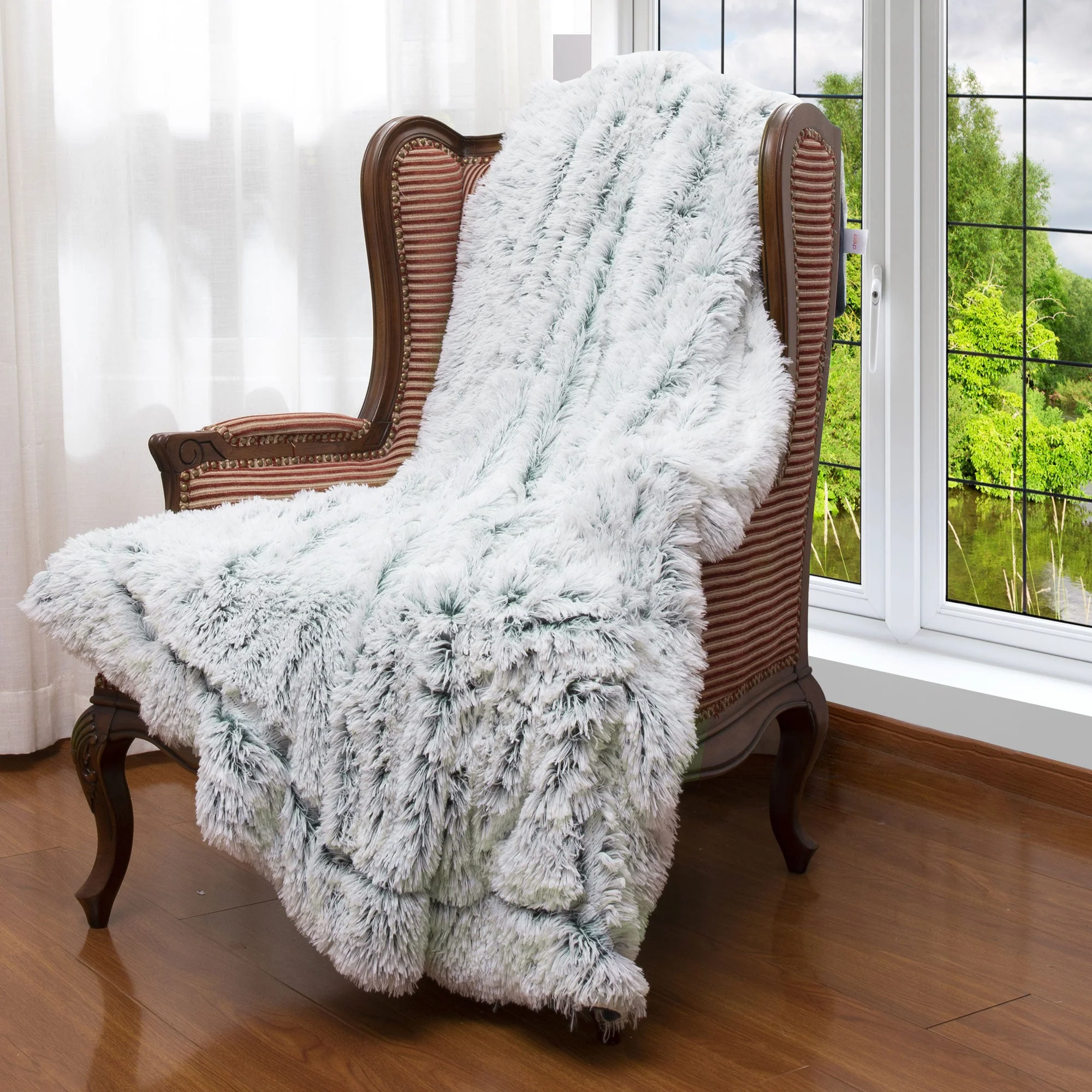 Cheer Collection Reversible Faux Fur Accent Throw Blanket - Image 7