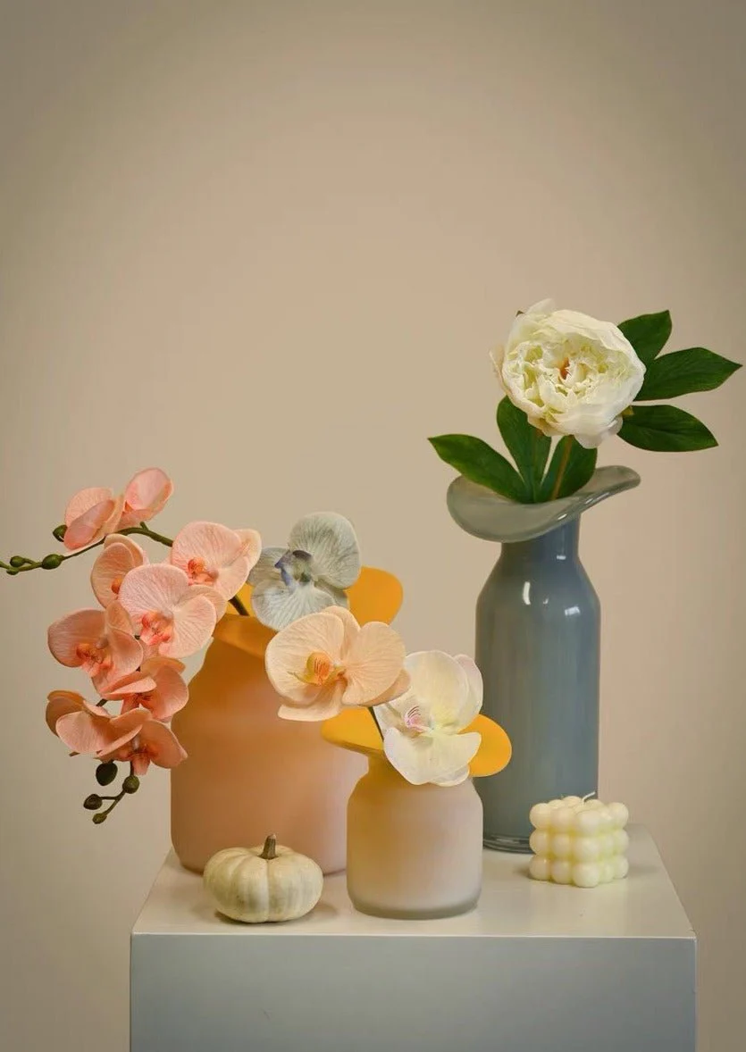 Contemporary Decorative Blooming Vase - Whimsical Eclectic Centerpiece Vases for Wedding & Dinner Party - Image 2
