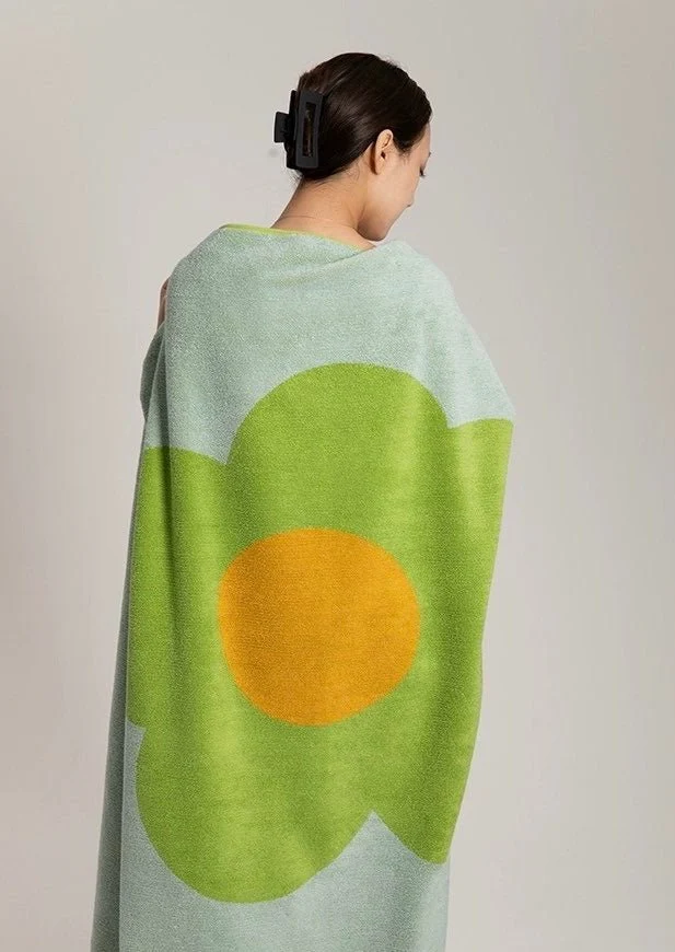 Cute Whimsical Sunflower Bath Towel - Ultra Soft & Absorbent Staple Cotton - Image 3
