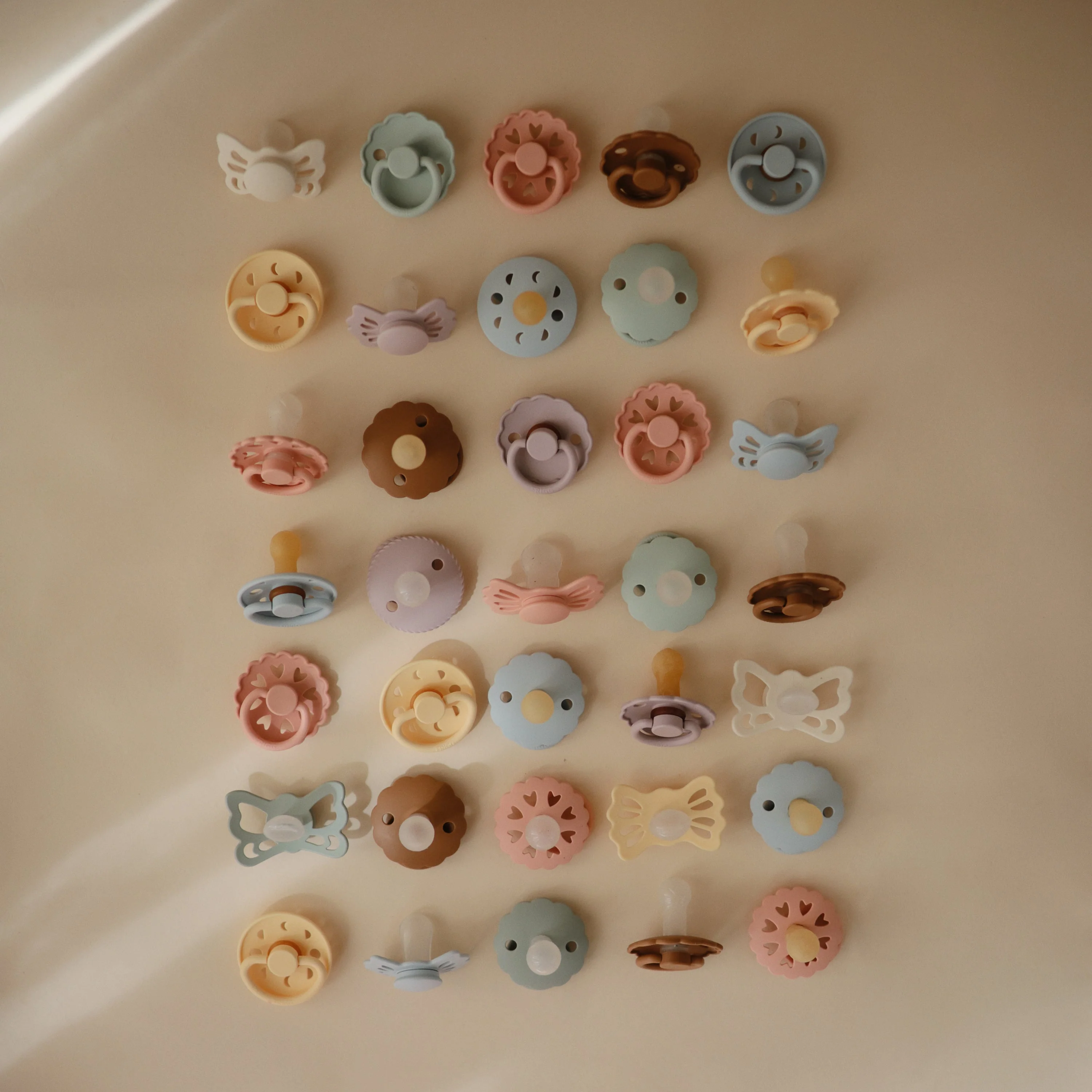 FRIGG Butterfly Anatomical Silicone Pacifier 2-Pack (0-6 Months) - Image 50