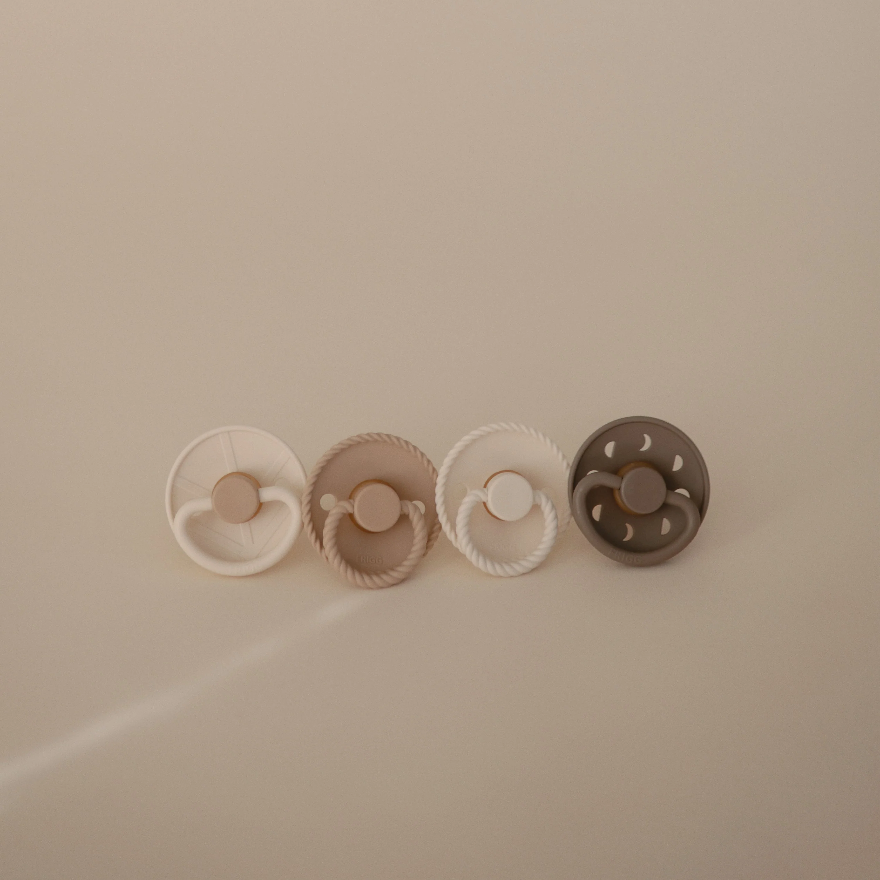 FRIGG Natural Rubber Pacifier 4-Pack - Image 39