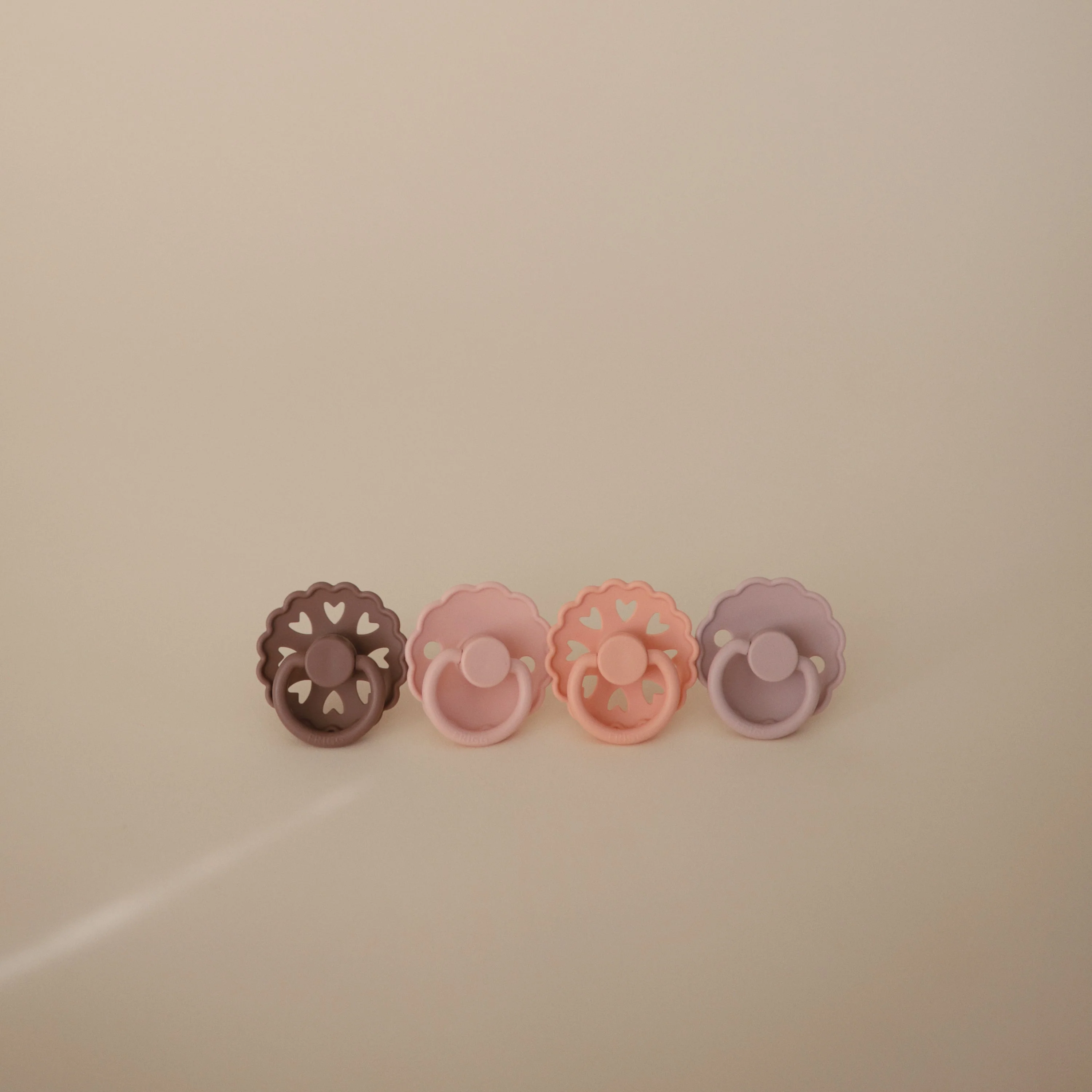 FRIGG Natural Rubber Pacifier 4-Pack - Image 43