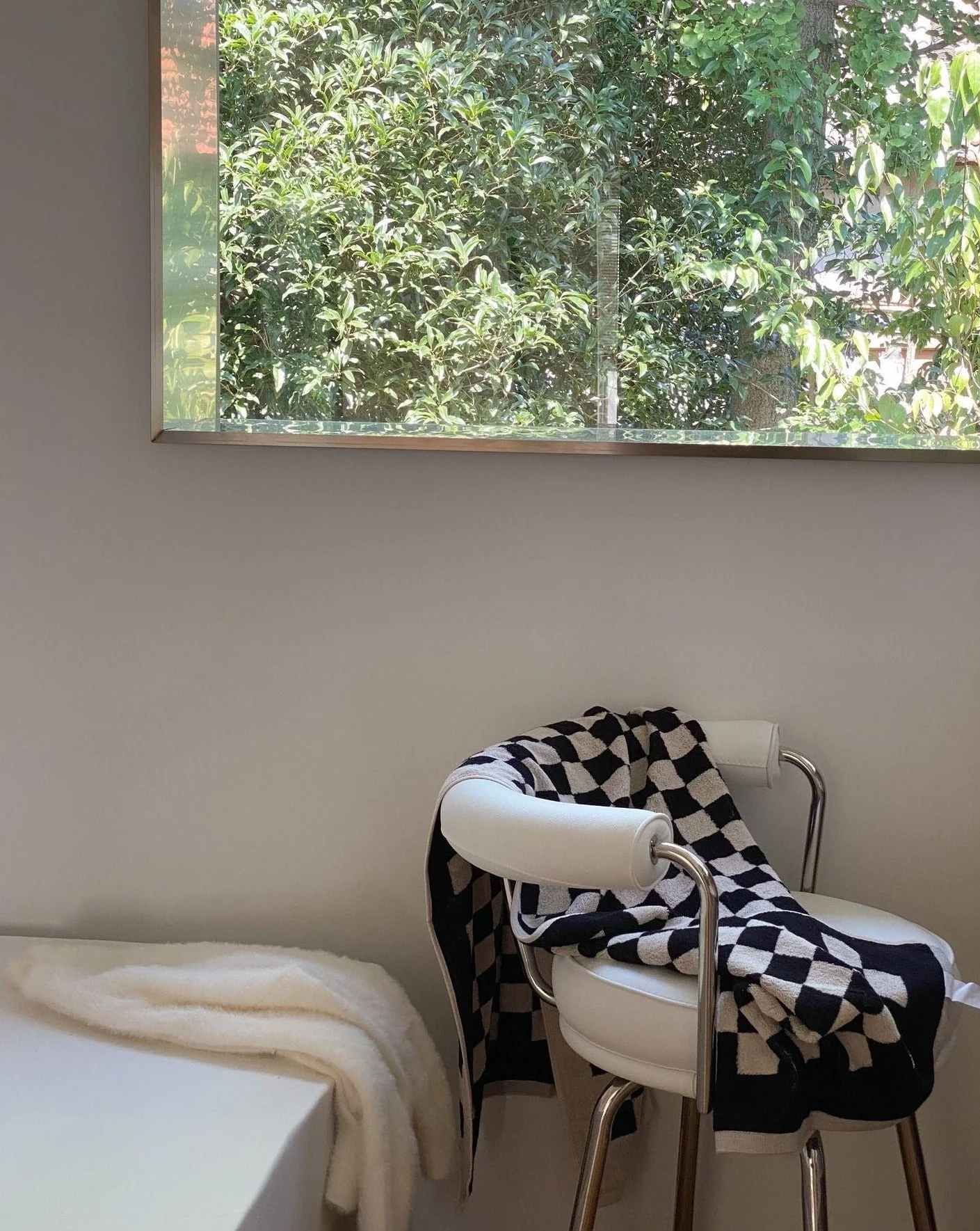 Premium Checkered Bath Towel - Long-Staple Cotton for Ultimate Softness and Absorbency - Image 10