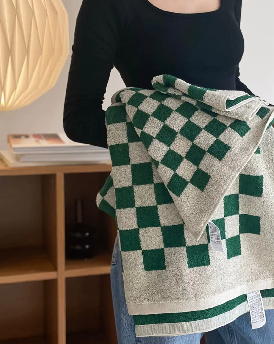 Premium Checkered Bath Towel - Long-Staple Cotton for Ultimate Softness and Absorbency - Image 5