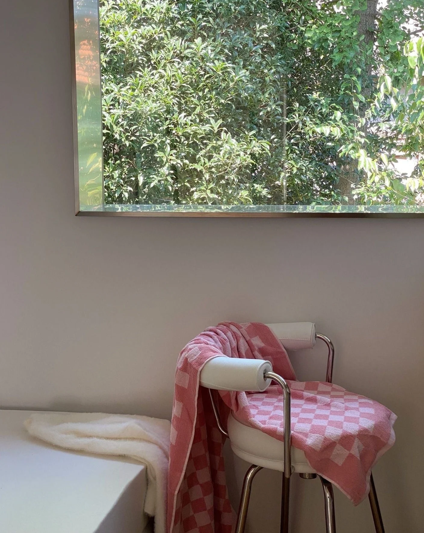 Premium Checkered Bath Towel - Long-Staple Cotton for Ultimate Softness and Absorbency - Image 8