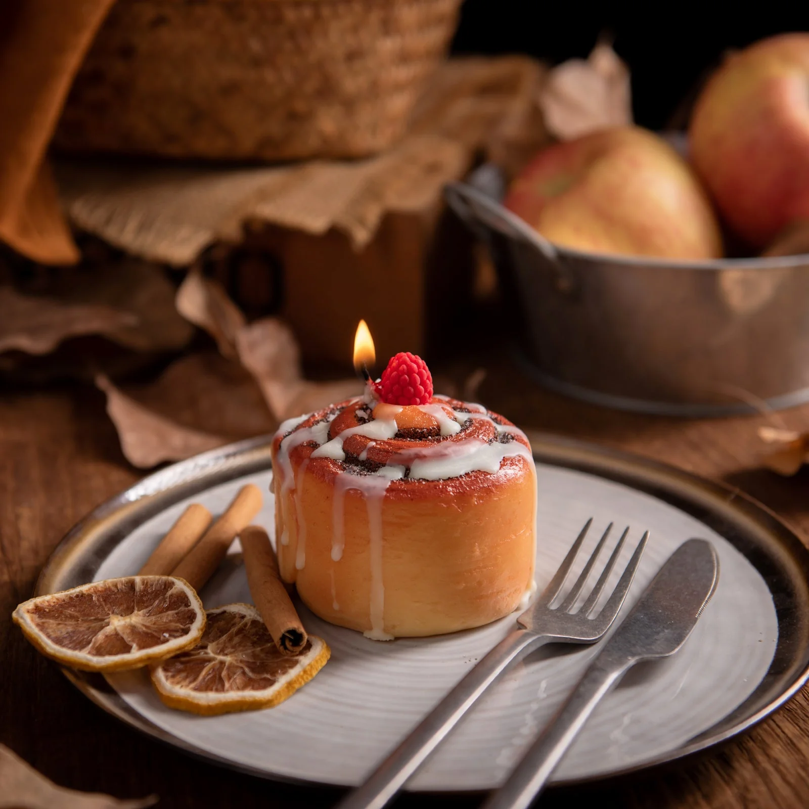 Raspberry Cinnamon Roll Scented Candle - Image 4