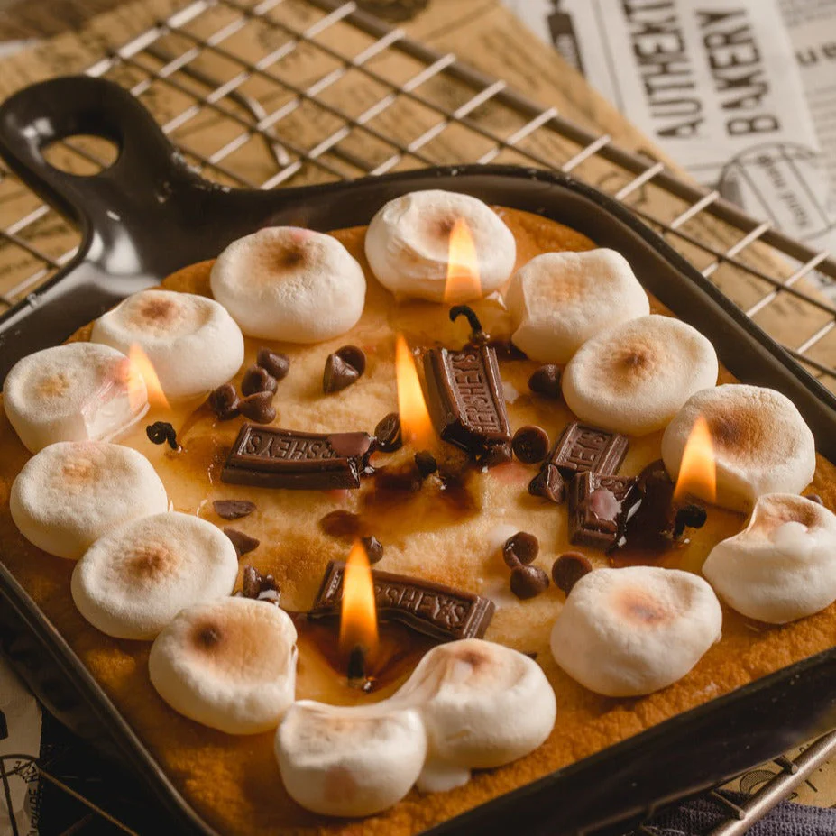 Skillet S'more Chocolate and Marshmallow Candle - Image 4